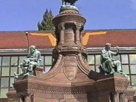 Zsolnay szobor – 3. kép