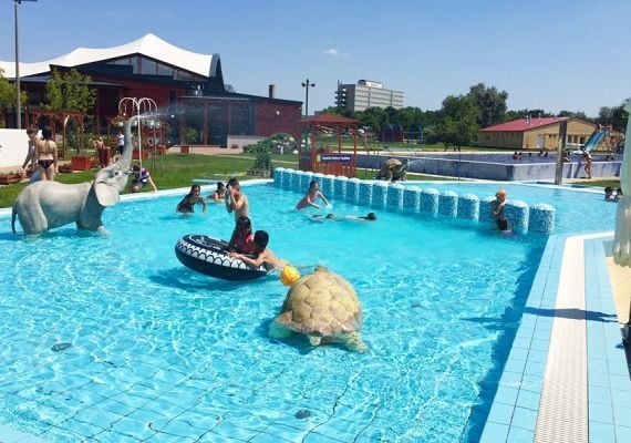 Akácliget Fürdő
