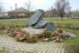 Aradi Vértanúk Emlékműve