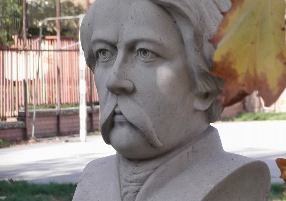 Arany János Szobra