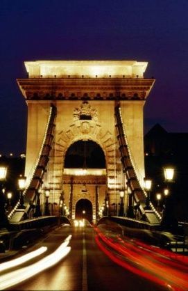 Budapest - a Duna-partok, a Budai Várnegyed és az Andrássy út (1987 és 2002) – 3. kép