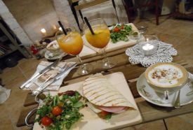 Caffe Frizzo, könyves kávézó – 3. kép