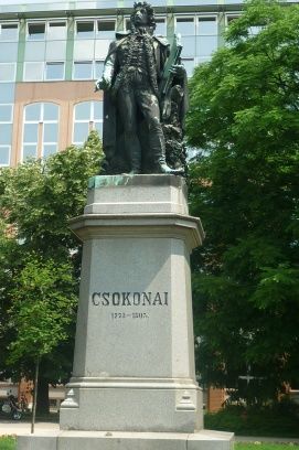 Csokonai szobor – 2. kép