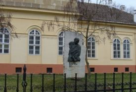 Dr. Mándoky Kongur István dombormű – 2. kép