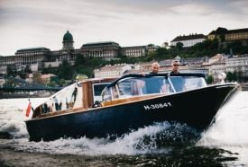 Hajós városnézés vízi limuzinnal