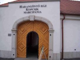 Kopcsik Marcipánia és Harangöntő Ház – 3. kép