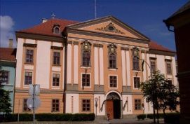 Megyeháza a Fazola kapuval – 2. kép