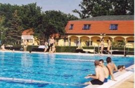 Kastélypark Fürdő