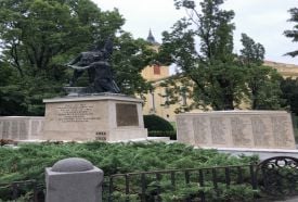 Hősi halottak emlékműve