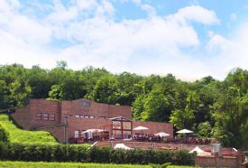 Mokos Pincészet Rendezvény- és Színházterem