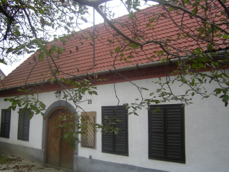 Geszler Családi Pincészet - Tradicionális 200 éves sváb borkóstoló pince – 3. kép