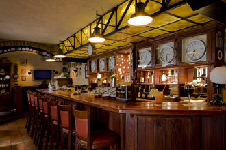 Clock Cafe Restaurant & Pub – 3. kép