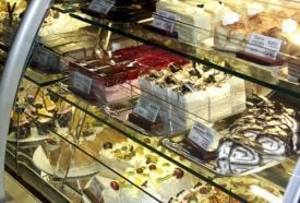 Schőnig Cukrászda és Kávéház – 5. kép