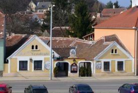 Kék Huszár Vendéglő – 2. kép