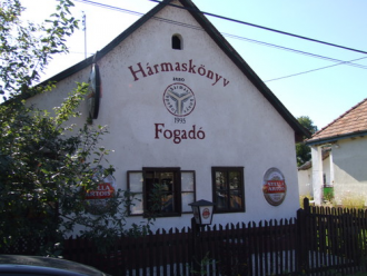 Hármaskönyv Fogadó