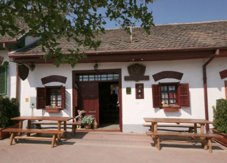 Günzer Tamás Pince-Borozó