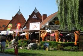 Komáromy Pizzeria Kávézó