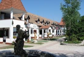 Kentaur Lovas Üdülőfalu