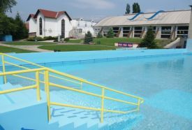 Hullámfürdő és Abay Nemes Oszkár Sportuszoda