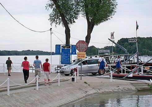 Közforgalmú Hajókikötő Paks