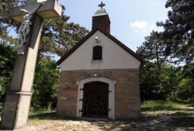 Kálvária domb kápolnával