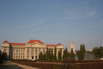 Egyetemi park és a reformáció debreceni személyiségeinek szobrai