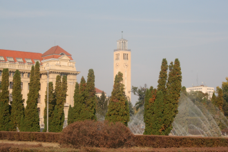 Egyetemi park és a reformáció debreceni személyiségeinek szobrai – 2. kép