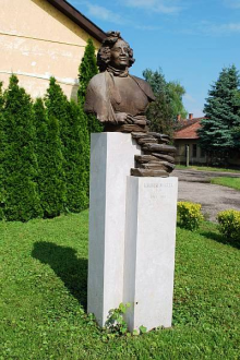 Ember Mária mellszobor – 4. kép