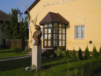 Ember Mária mellszobor – 2. kép