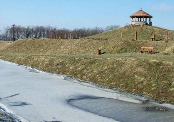 Öko park, Öko-tó, Kopjafagyűjtemény, Napóra