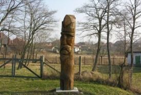 Öko park, Öko-tó, Kopjafagyűjtemény, Napóra – 3. kép