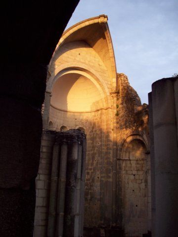 Vértesszentkereszt kolostor és templomrom