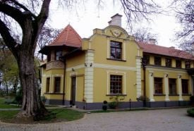 Ugody-kúria