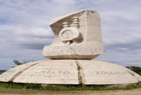 Aranybulla Emlékmű