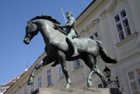10-es Huszárok Emlékműve