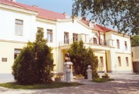 Dr. Batthyány-Strattmann Általános Iskola és emlékszoba