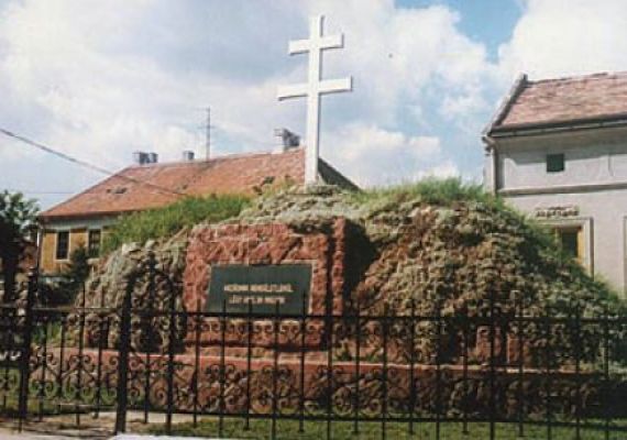 Hármashalom