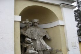 Nepomuki Szent János szobrok
