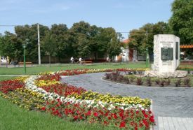 Kner Emlékmű – 2. kép