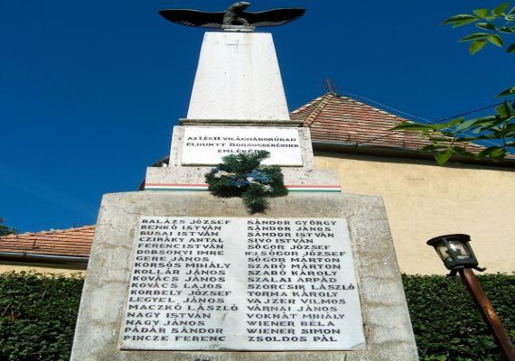 Világháborús Emlékmű a temetőben