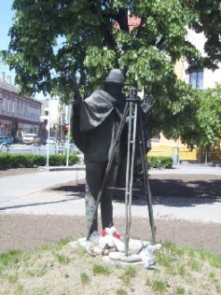 Beszédes József szobor