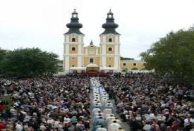 Máriapócs, kegytemplom és bazilita monostor