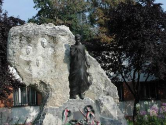 Petőfi fája szobor