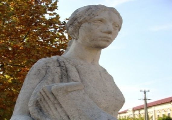 Múzsa szobor