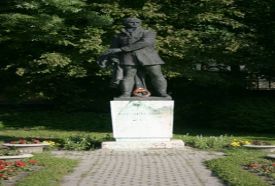 Batsányi János Szobra