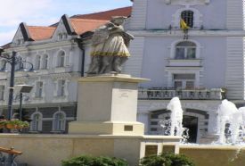 Nepomuki Szent János szobra