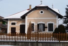 Keresztury Ház