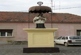 Nepomuki Szent János szobor