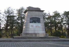 II. Lajos emlékműve