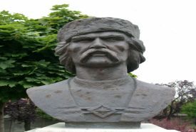 Taksony vezér bronz mellszobra